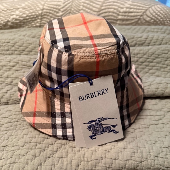 Burberry Little Kid's Reversible Canvas Bucket Hat - Picture 8 of 10